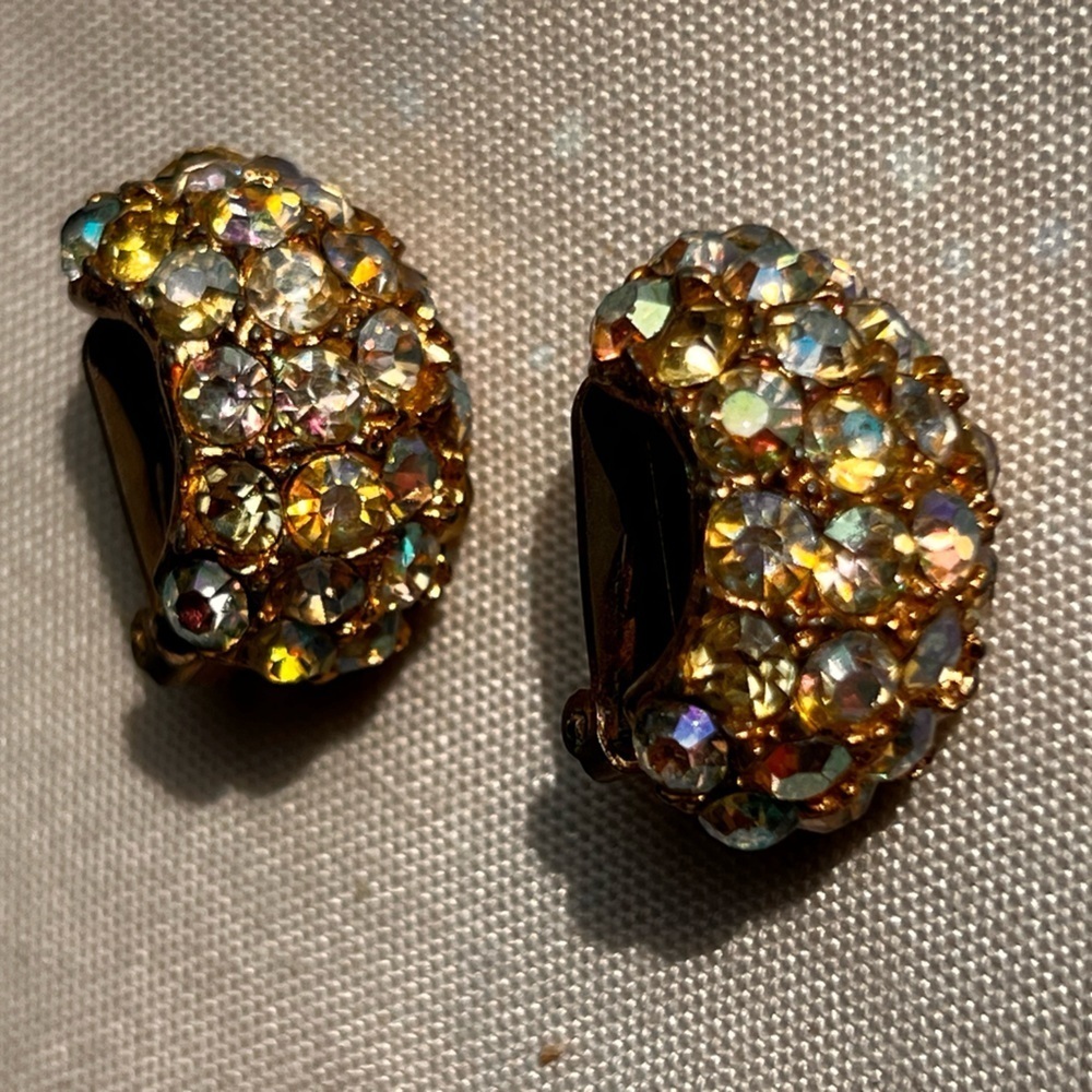 Vintage 50s aurora borealis Crystal hugging hoops Gold Tone clip On Earrings
